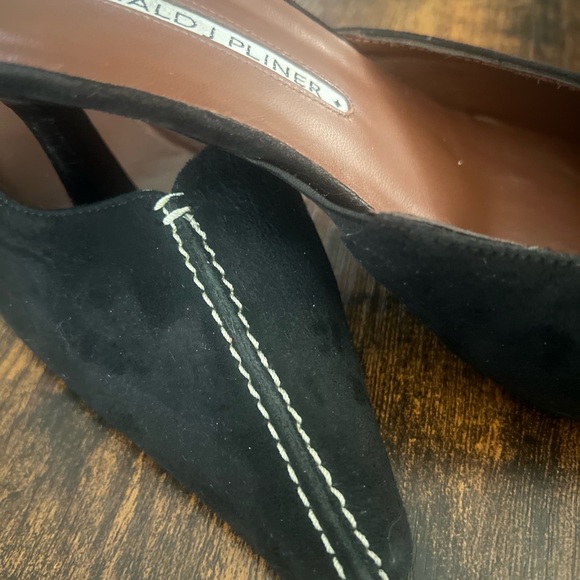 Donald J. Pliner Black Pointed Slip-On Mule with White Stitching Size 6 - Picture 2 of 6